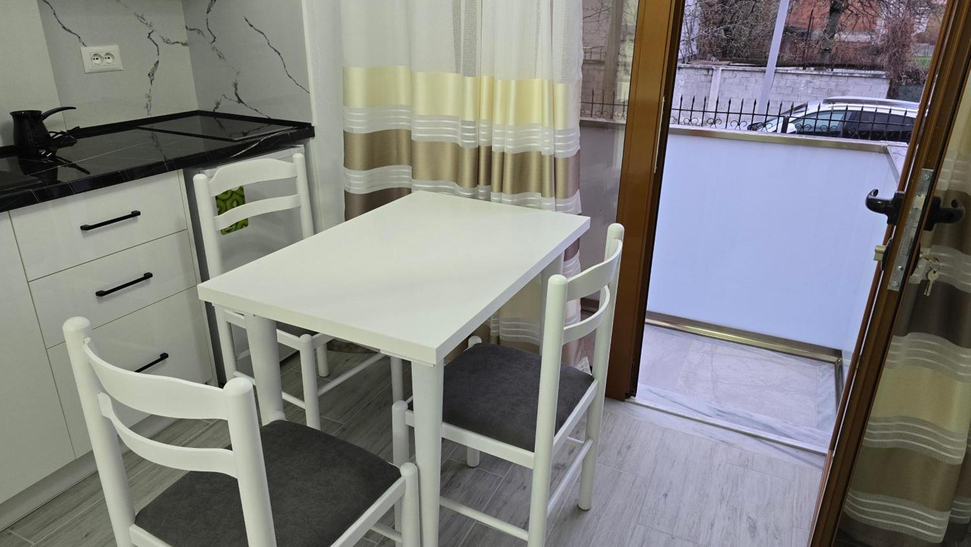 Guest House Pogradeci Экстерьер фото