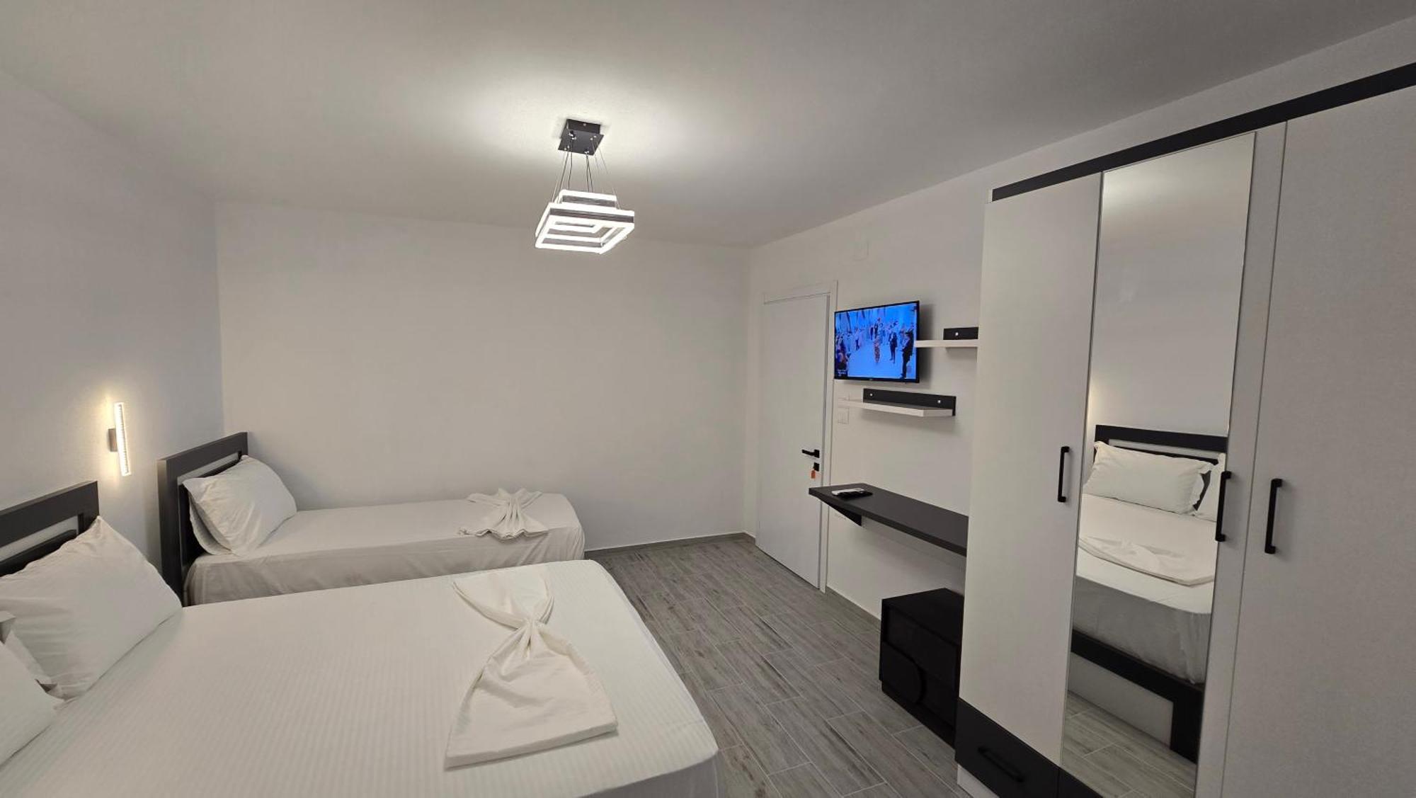 Guest House Pogradeci Экстерьер фото