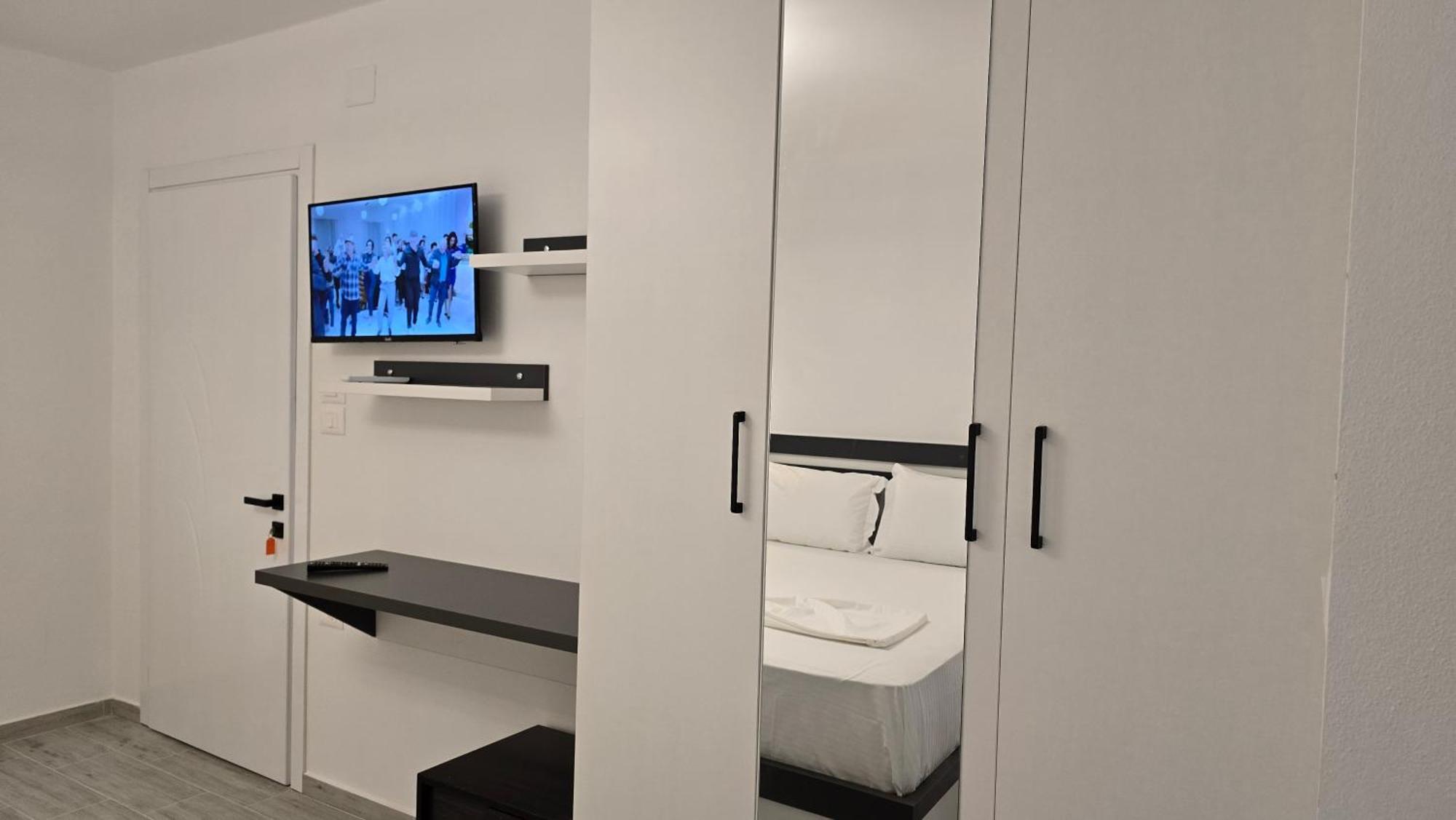 Guest House Pogradeci Экстерьер фото