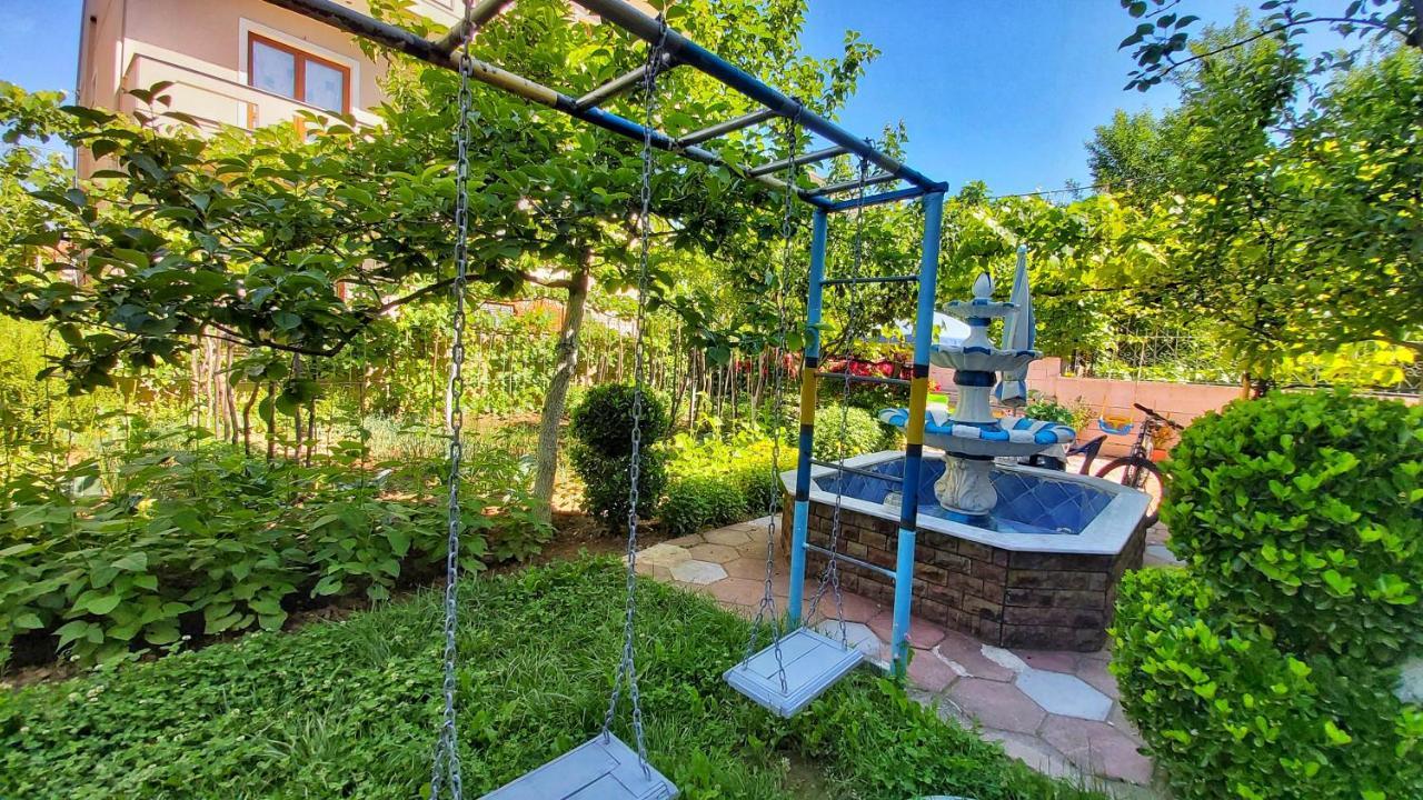 Guest House Pogradeci Экстерьер фото